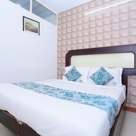 Kodavath Regency Alwaye 外观 照片